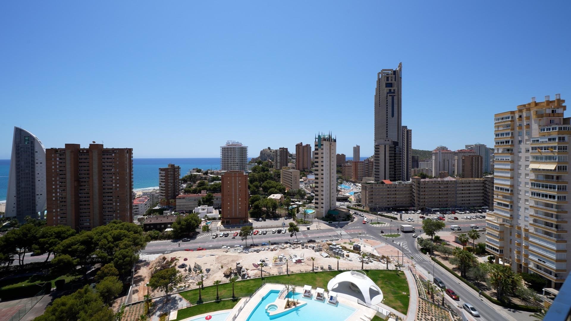 Apartamento en Benidorm, Alicante, España 2 dormitorios, 130 m2 No. 168758