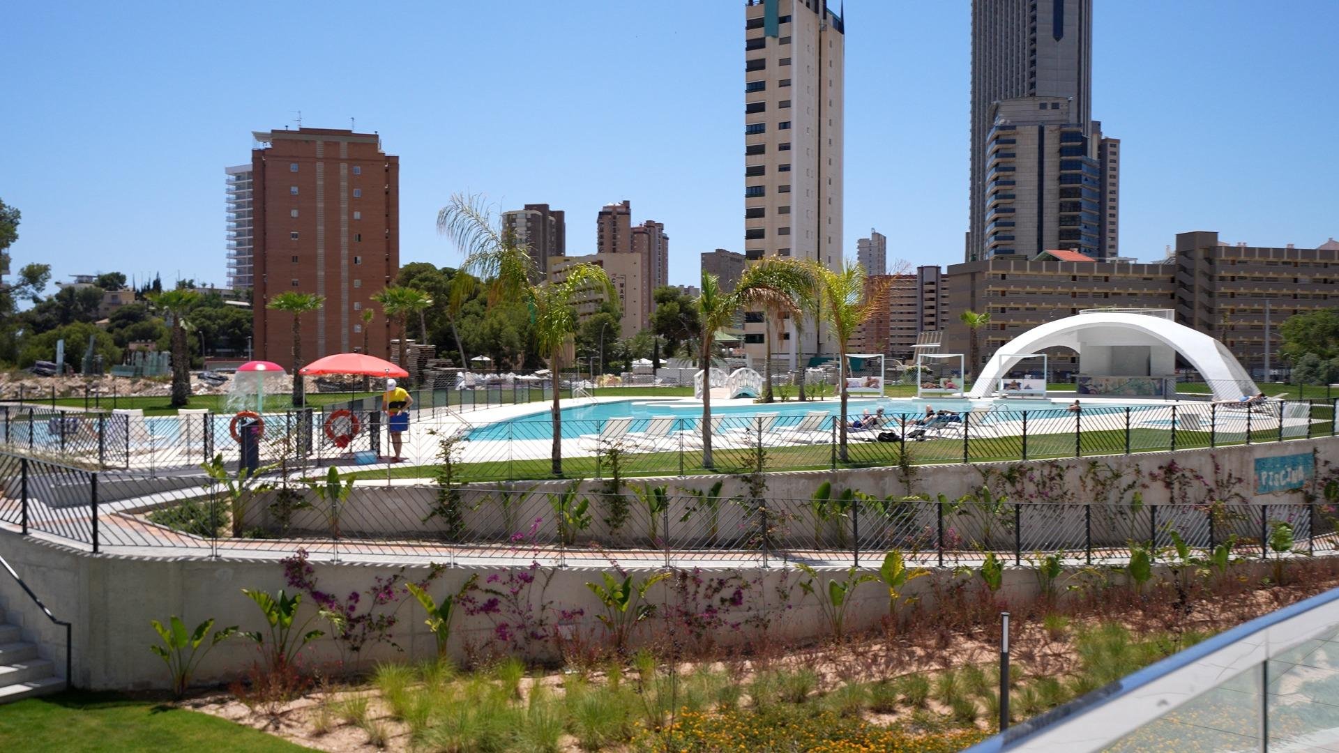 Apartamento en Benidorm, Alicante, España 2 dormitorios, 130 m2 No. 168758