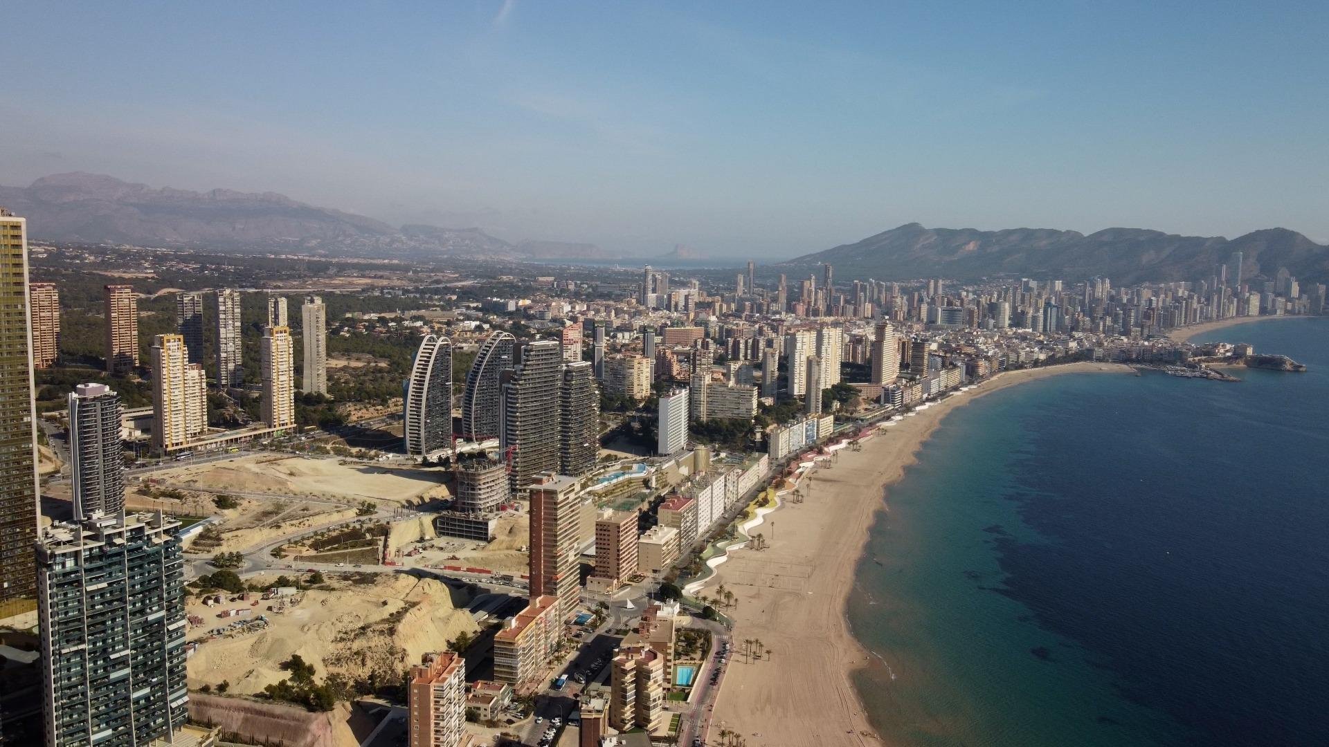 Apartamento en Benidorm, Alicante, España 2 dormitorios, 130 m2 No. 168758