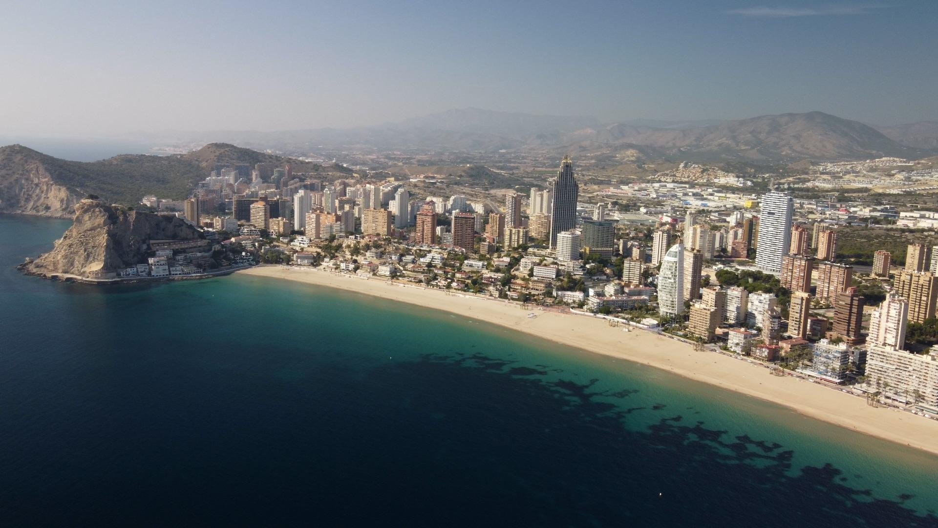 Apartamento en Benidorm, Alicante, España 2 dormitorios, 130 m2 No. 168758