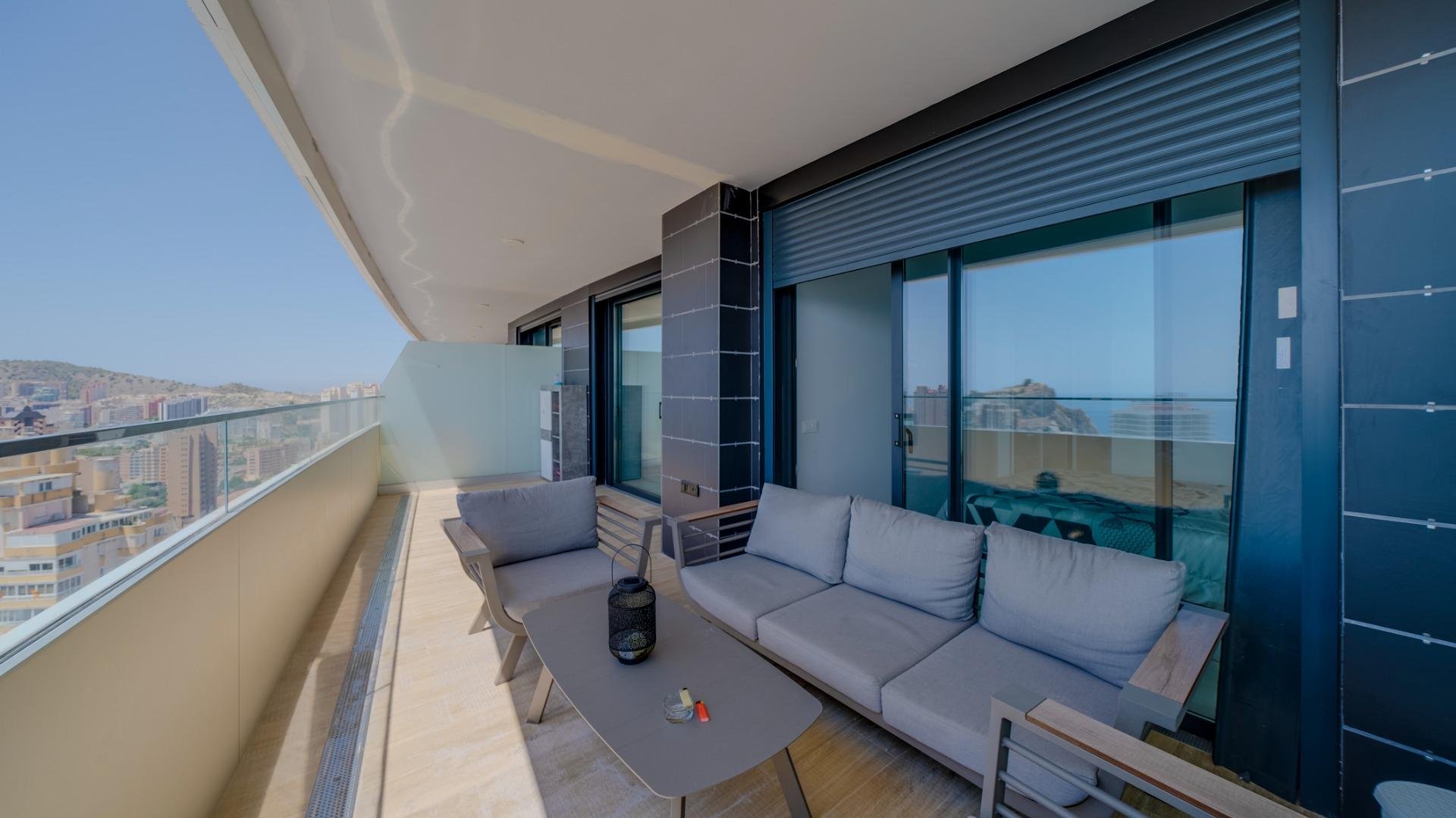 Apartamento en Benidorm, Alicante, España 2 dormitorios, 130 m2 No. 168758