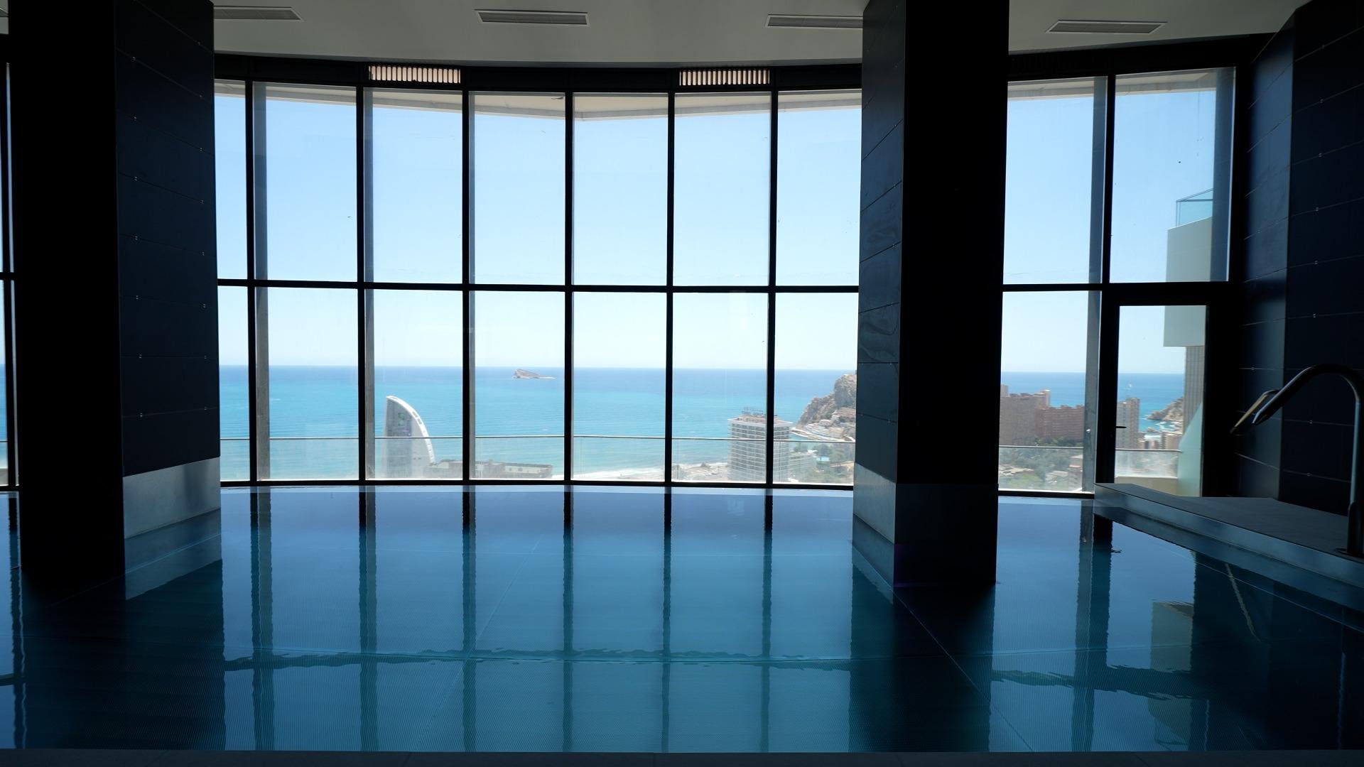 Apartamento en Benidorm, Alicante, España 2 dormitorios, 130 m2 No. 168758