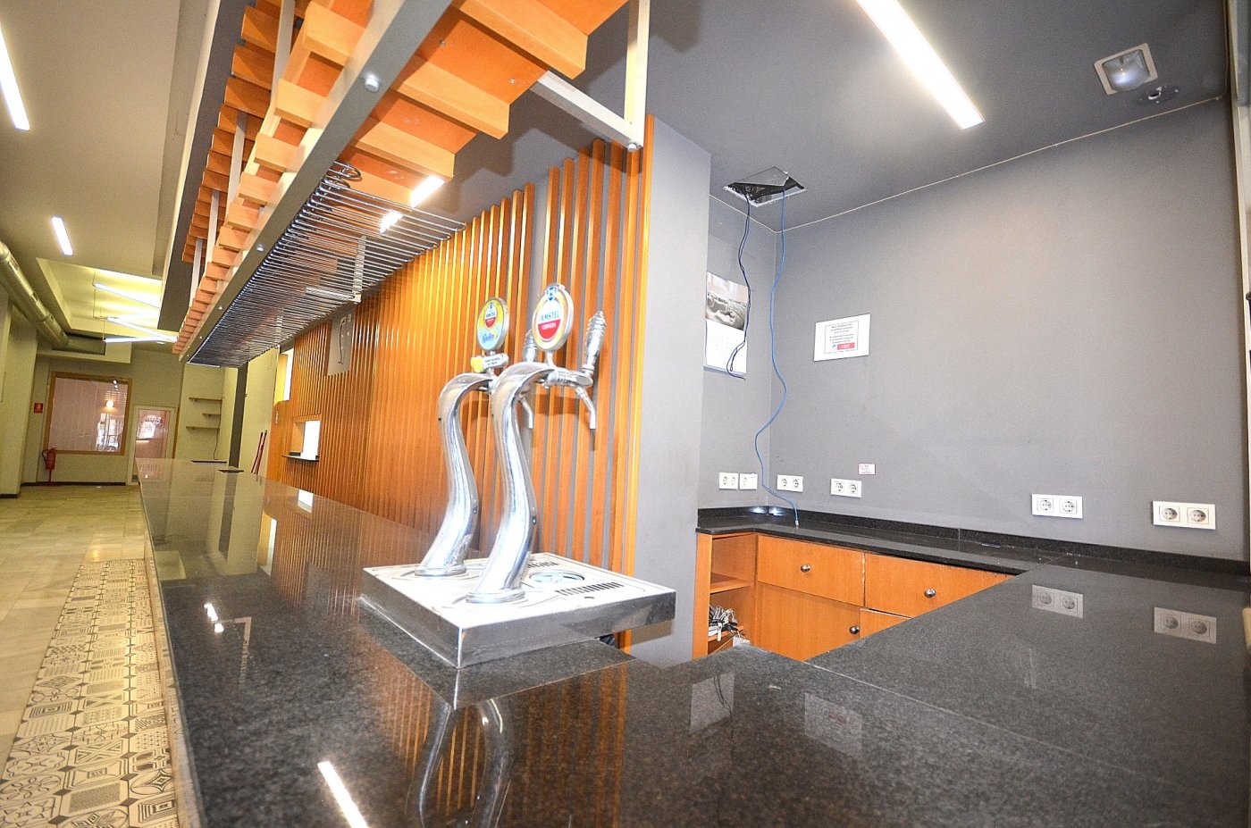 Commercial property in Torrevieja, Alicante, Spain 200 sq.m. No. 177509