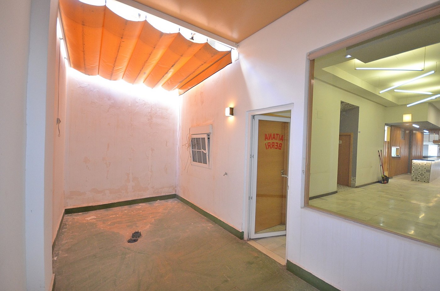 Commercial property in Torrevieja, Alicante, Spain 200 sq.m. No. 177509