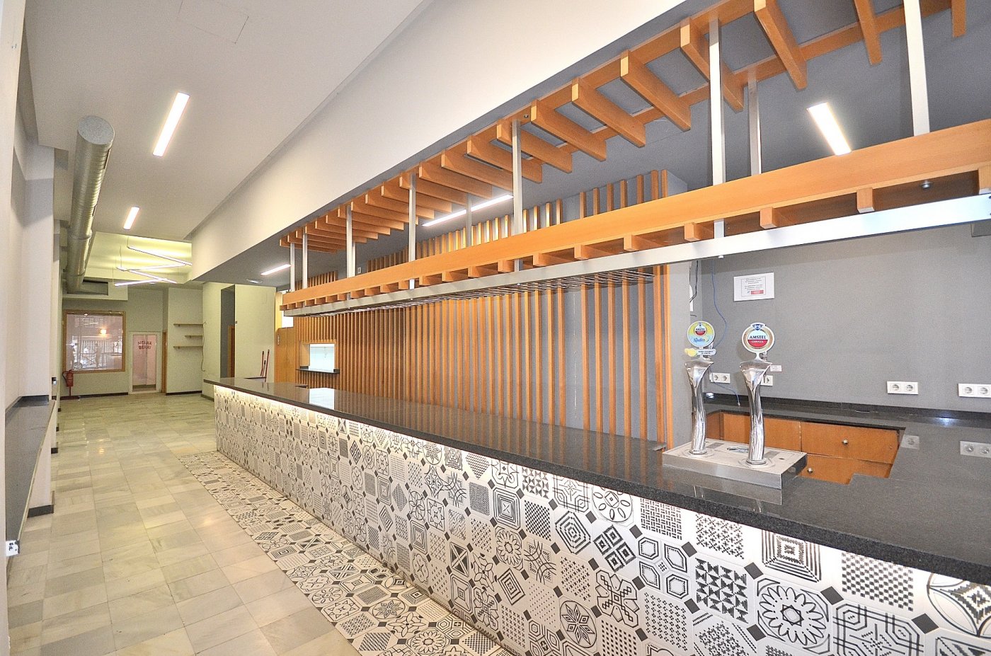 Commercial property in Torrevieja, Alicante, Spain 200 sq.m. No. 177509