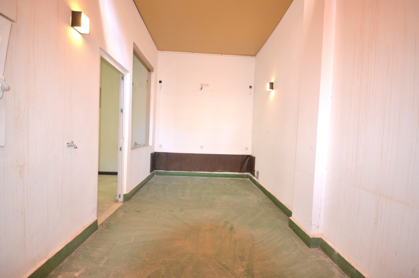 Commercial property in Torrevieja, Alicante, Spain 200 sq.m. No. 177509