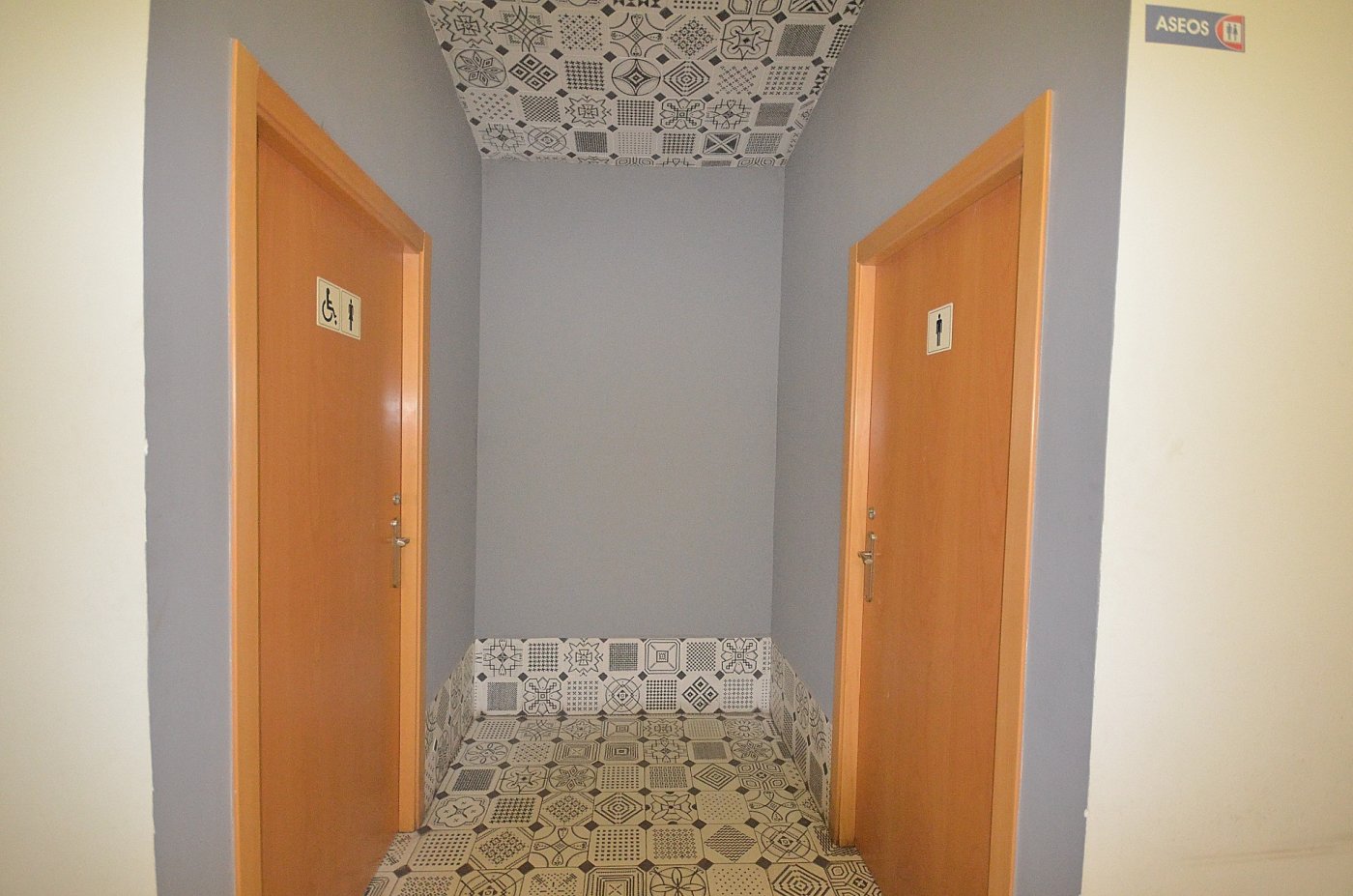 Commercial property in Torrevieja, Alicante, Spain 200 sq.m. No. 177509