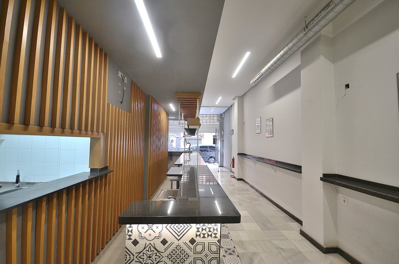 Commercial property in Torrevieja, Alicante, Spain 200 sq.m. No. 177509