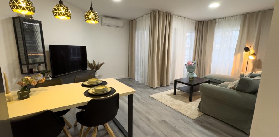 Apartamento en Torrevieja, Alicante, España 2 dormitorios, 82 m2 No. 177504