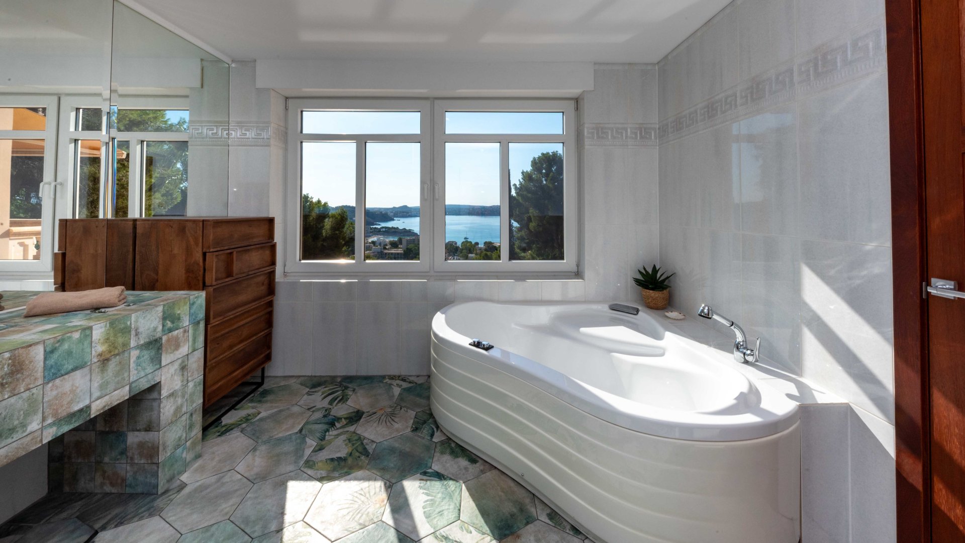 Huvila Peguera, Mallorca, Espanja 4 makuuhuonetta, 294 m2 No. 138703