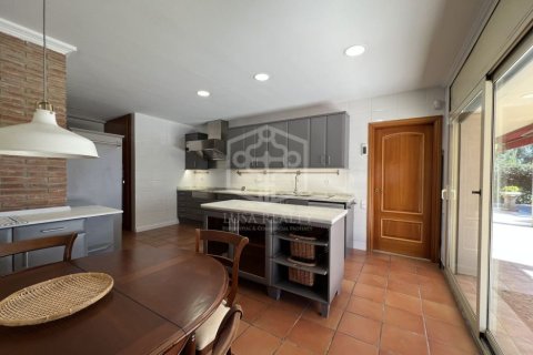 Villa à vendre Barcelona, Espagne, 4 chambres, 600 m2 No. 138701 - photo 12