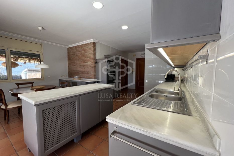 Willa w Barcelona, Hiszpania 4 sypialnie, 600 mkw. nr 138701
