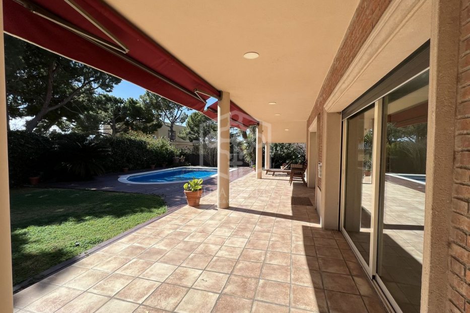 Willa w Barcelona, Hiszpania 4 sypialnie, 600 mkw. nr 138701