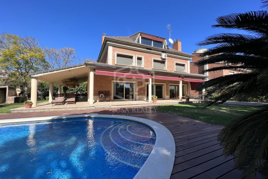Willa w Barcelona, Hiszpania 4 sypialnie, 600 mkw. nr 138701