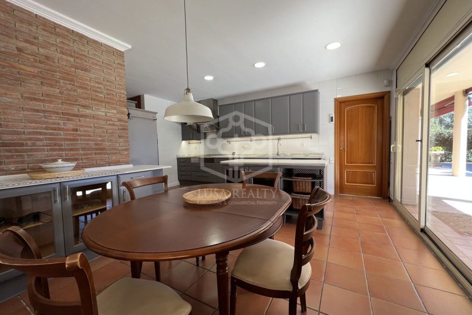 Willa w Barcelona, Hiszpania 4 sypialnie, 600 mkw. nr 138701