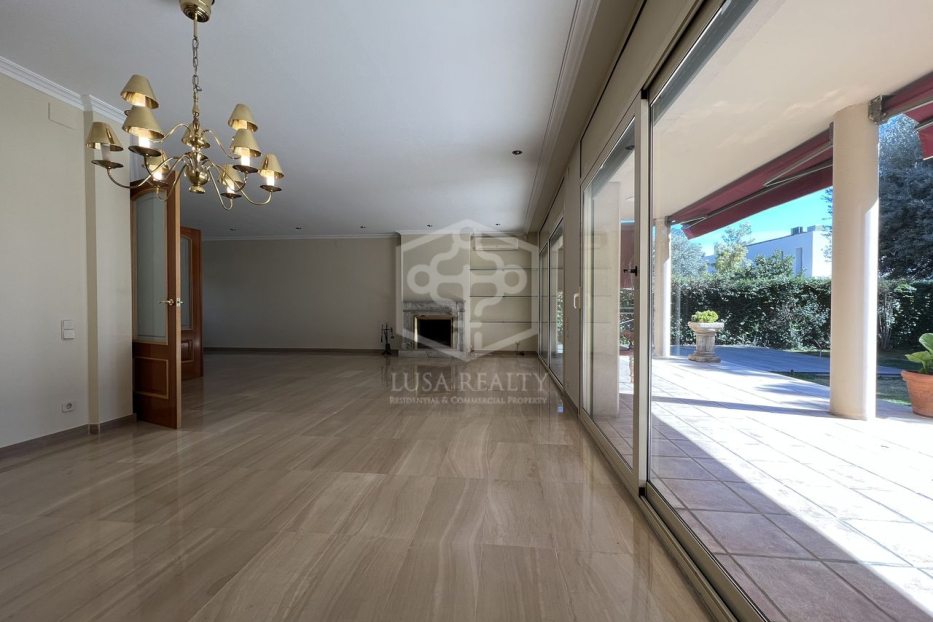 Willa w Barcelona, Hiszpania 4 sypialnie, 600 mkw. nr 138701