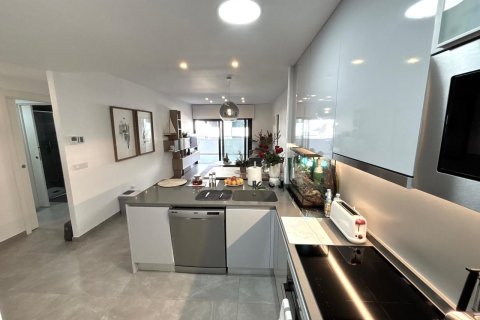 Huoneisto myytävänä Playa Flamenca II, Alicante, Espanja, 2 makuuhuonetta, 75 m2 No. 147598 - kuva 13