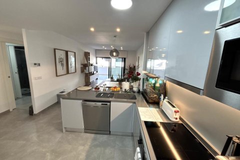 Huoneisto myytävänä Playa Flamenca II, Alicante, Espanja, 2 makuuhuonetta, 75 m2 No. 147598 - kuva 10