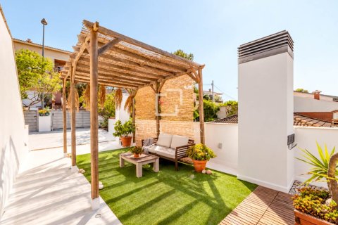 Villa for sale in Sitges, Barcelona, Spain 4 bedrooms, 215 sq.m. No. 196230 - photo 6