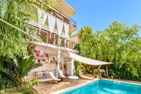 Villa in Sitges, Barcelona, Spain 4 bedrooms, 215 sq.m. No. 196230