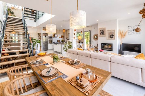 Villa for sale in Sitges, Barcelona, Spain 4 bedrooms, 215 sq.m. No. 196230 - photo 4