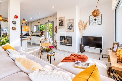 Villa for sale in Sitges, Barcelona, Spain 4 bedrooms, 215 sq.m. No. 196230 - photo 19