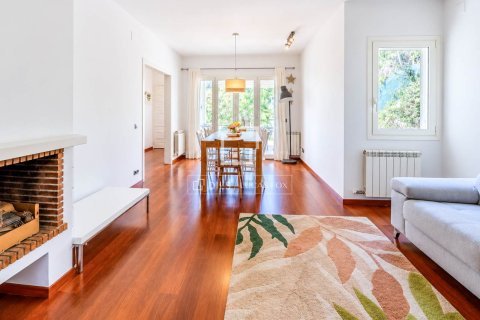 Villa for sale in Sitges, Barcelona, Spain 4 bedrooms, 160 sq.m. No. 196235 - photo 9