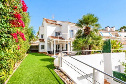 Villa for sale in Sitges, Barcelona, Spain 4 bedrooms, 160 sq.m. No. 196235 - photo 4