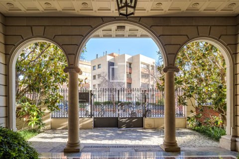 Dzīvoklis pārdošanā Barcelona, Spānijā 4 istabas, 256 m2 Nr. 196229 - attēls 1