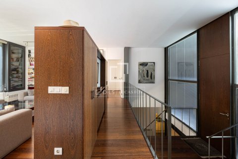 Villa for sale in Barcelona, Spain 4 bedrooms, 285 sq.m. No. 196234 - photo 12