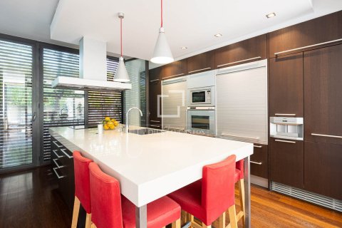 Villa for sale in Barcelona, Spain 4 bedrooms, 285 sq.m. No. 196234 - photo 15