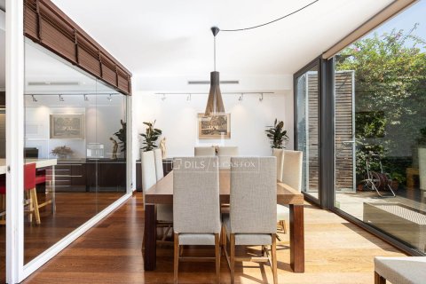 Villa for sale in Barcelona, Spain 4 bedrooms, 285 sq.m. No. 196234 - photo 13