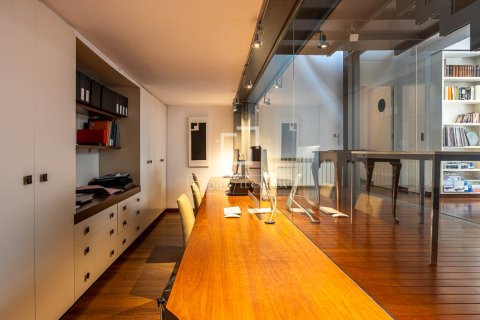 Villa for sale in Barcelona, Spain 4 bedrooms, 285 sq.m. No. 196234 - photo 27