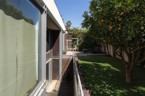 Villa for sale in Barcelona, Spain 4 bedrooms, 285 sq.m. No. 196234 - photo 20
