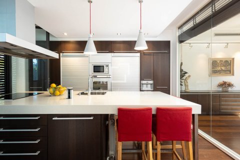 Villa for sale in Barcelona, Spain 4 bedrooms, 285 sq.m. No. 196234 - photo 3