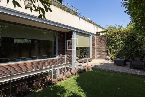 Villa for sale in Barcelona, Spain 4 bedrooms, 285 sq.m. No. 196234 - photo 17