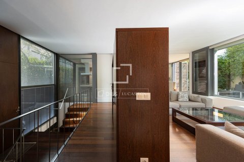 Villa for sale in Barcelona, Spain 4 bedrooms, 285 sq.m. No. 196234 - photo 25
