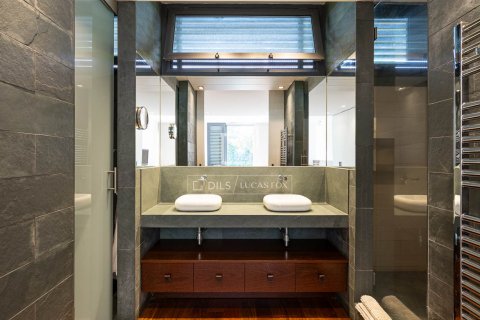 Villa for sale in Barcelona, Spain 4 bedrooms, 285 sq.m. No. 196234 - photo 24