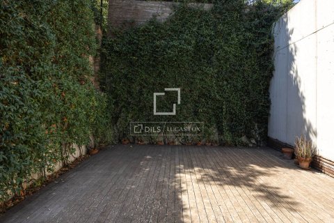 Villa for sale in Barcelona, Spain 4 bedrooms, 285 sq.m. No. 196234 - photo 18