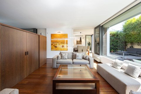 Villa for sale in Barcelona, Spain 4 bedrooms, 285 sq.m. No. 196234 - photo 11