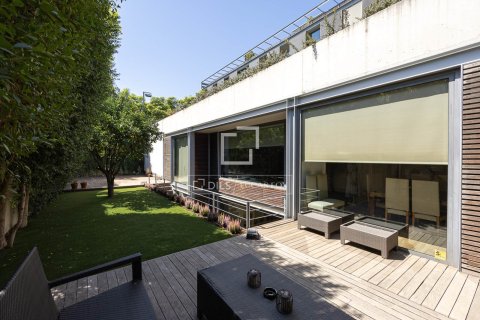 Villa for sale in Barcelona, Spain 4 bedrooms, 285 sq.m. No. 196234 - photo 6