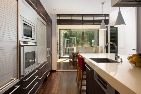 Villa for sale in Barcelona, Spain 4 bedrooms, 285 sq.m. No. 196234 - photo 4