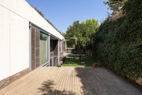 Villa for sale in Barcelona, Spain 4 bedrooms, 285 sq.m. No. 196234 - photo 19