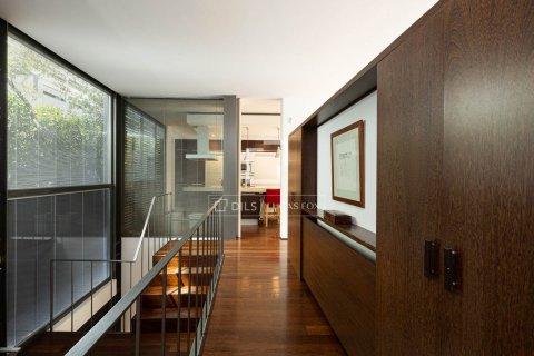Villa for sale in Barcelona, Spain 4 bedrooms, 285 sq.m. No. 196234 - photo 5