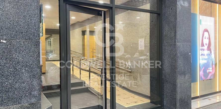 Commercial property in Barcelona, Spain 340 sq.m. No. 159229