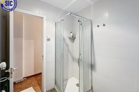 Apartment for sale in Valencia, Spain 4 bedrooms, 82 sq.m. No. 144243 - photo 8