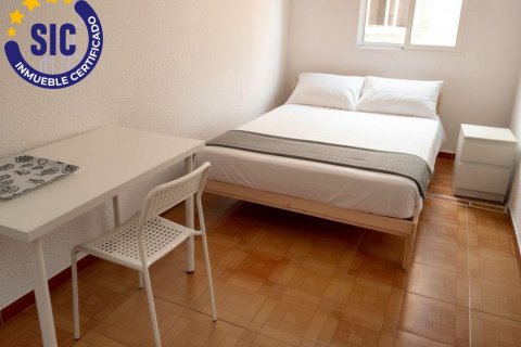 Apartment for sale in Valencia, Spain 4 bedrooms, 82 sq.m. No. 144243 - photo 2