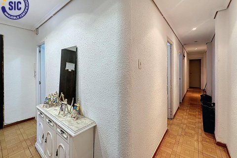 Apartment for sale in Valencia, Spain 4 bedrooms, 82 sq.m. No. 144243 - photo 1