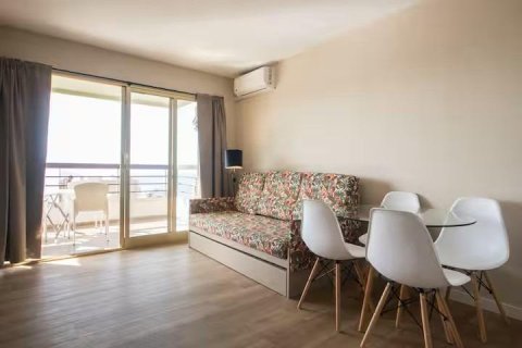 Apartamento en alquiler en Benidorm, Alicante, España 1 dormitorio, 55 m2 No. 165850 - foto 12