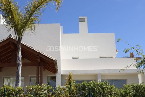 Продажа квартиры Бенахавис, Малага, Испания 2 спальни, 109м2 №74082 - фото 11